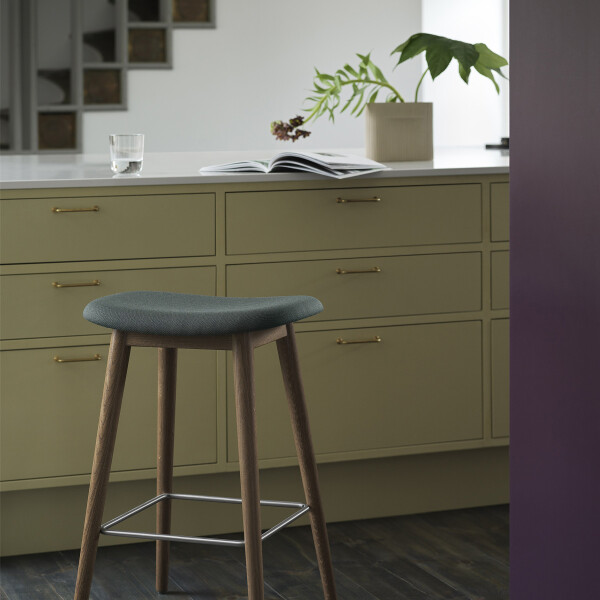 Muuto Ridge vase beige 16.5 lifestyle image