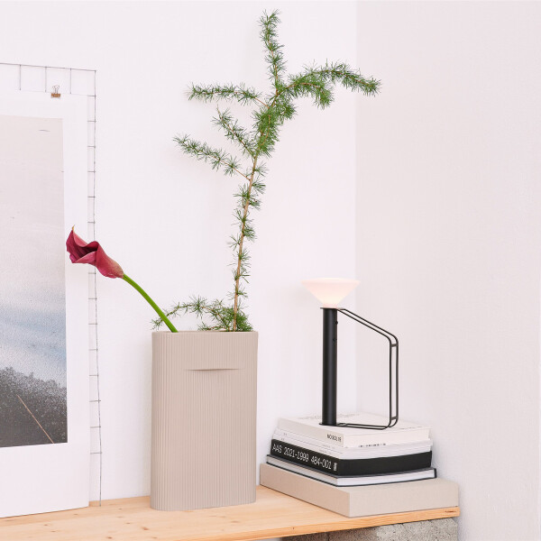 Muuto Ridge Vase H35 Beige Piton Portable Lamp Black image