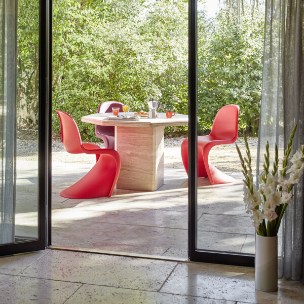 5920111 Panton Chair Herringbone v fullbleed 1440x kuva