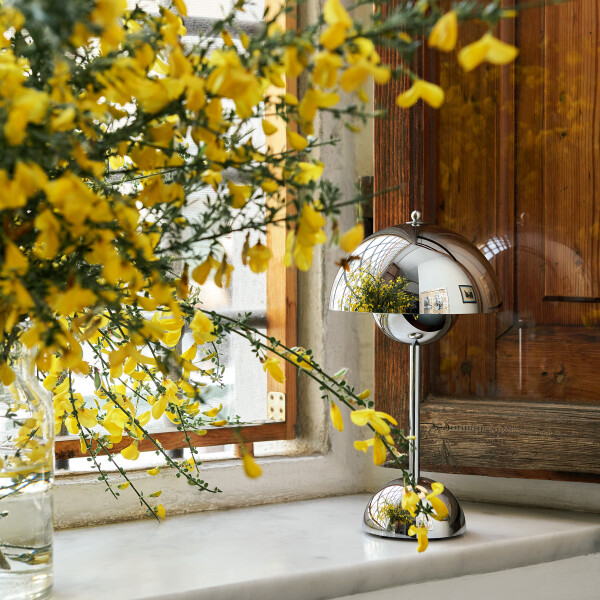 ATD Chrome Flowerpot VP9 flowers kuva