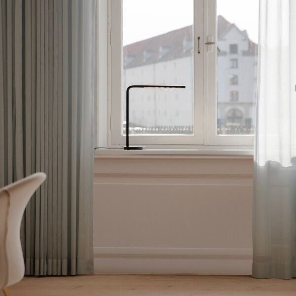 UMAGE lifestyle Omni table black 1 image