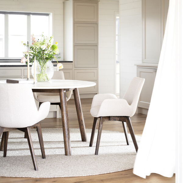 Rowico  Taransay dining table beige brown Drimsdale armchair beige brown 4 kuva