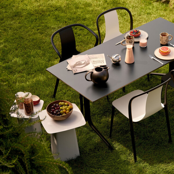 Vitra 8730360 Belleville Table Dining Belleville Armchair Belleville Sidechair Metal Side Table  kuva