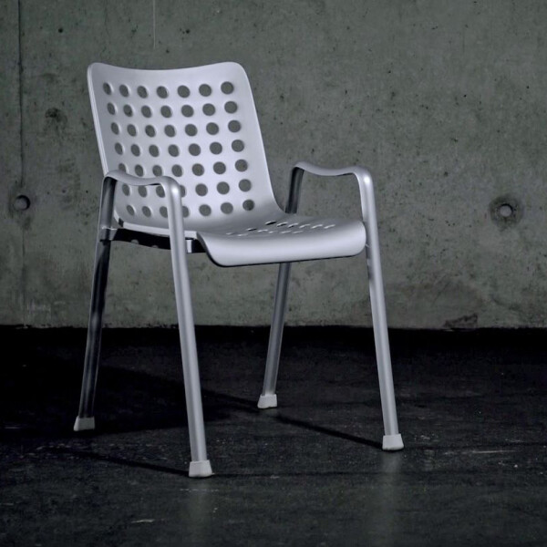 2573484 Anniversaries LANDI 16 9 FR vitraLogo v fullbleed 1440x image