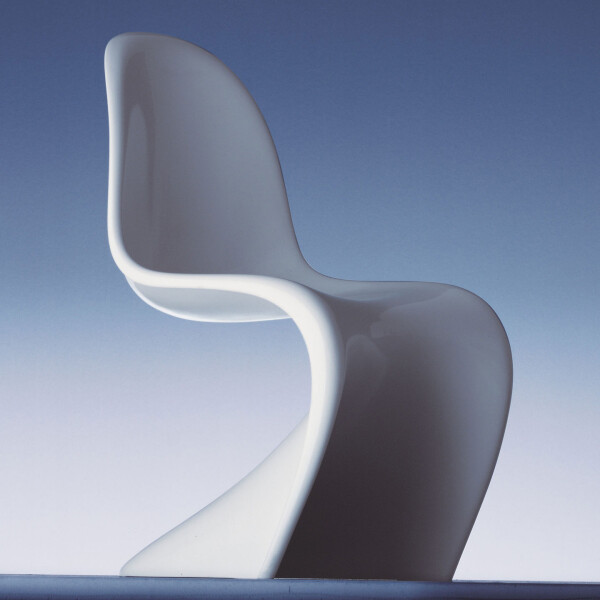 85332 Panton Chair Classic v fullbleed 1440x image