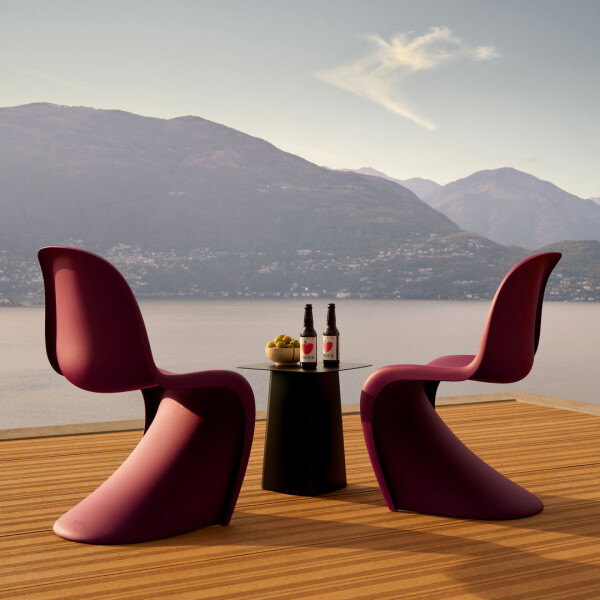 8730350 Panton Chair Metal Side Table Rooftop Terrace v fullbleed 1440x kuva