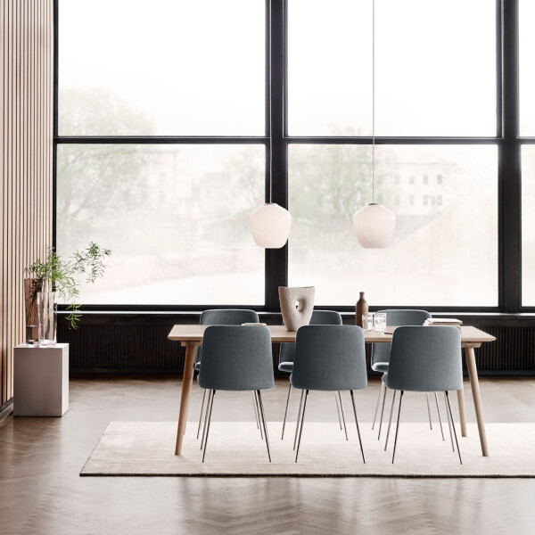 Rely HW9 in Chrome w Re wool 718 IThe Moor AP5 w Beige Dew IBlown SW4 w Opal IIn Between SK5 w Clear Lacquered Oak ICollect Glass Vase SC37 w Clear ICollect Glass Vase SC38 w Caramel kuva