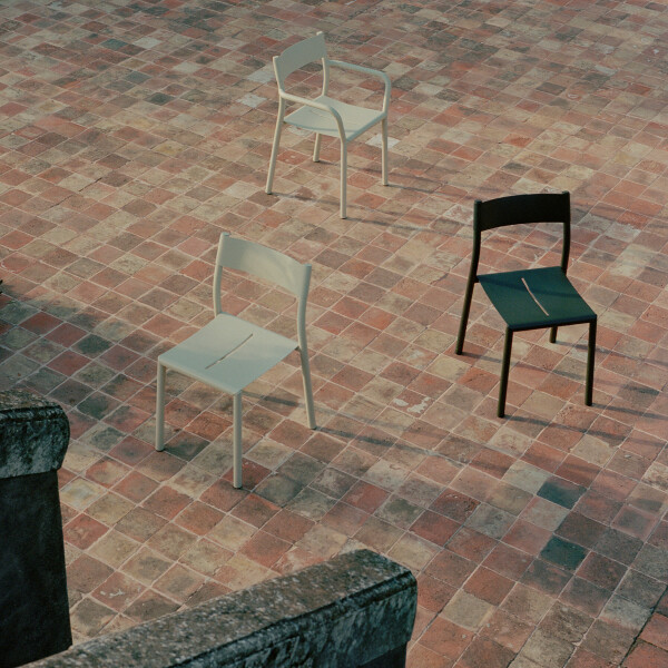 New Works May Chair Armchair Light Grey Chair Dark Green 332 48 kuva