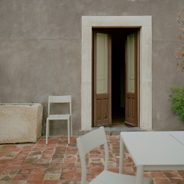 New Works May Chair Light Grey 335 03 kuva