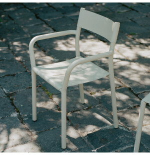 New Works MAY käsinojatuoli, vaaleanharmaa kuva