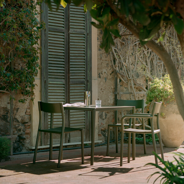 New Works May Chair Armchair Table 85x85 Dark Green 310 01 kuva