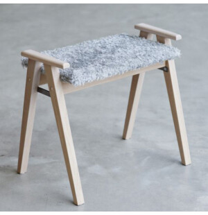 Oscarssons Möbel ALME jakkara, valkoöljytty tammi/vaaleanharmaa lampaantalja tai -jäljitelmä kuva