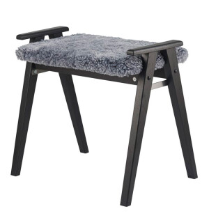 Oscarssons Möbel ALME jakkara, musta/vaaleanharmaa lampaantalja tai -jäljitelmä kuva