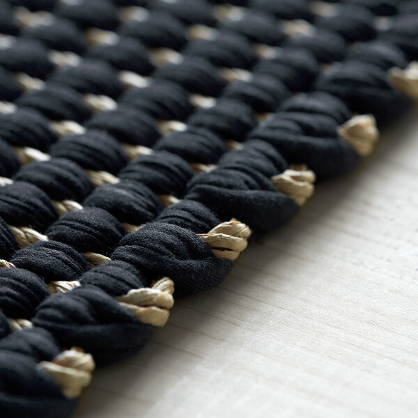 Duetto 1 17101002 col natural black hand woven 3 detail kuva