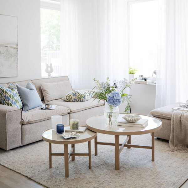 Rowico Rawlins sofa bobby beige Marsden coffee table beige whitewash Rawlins foot stool bobby kuva