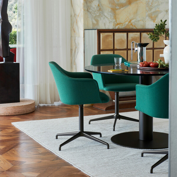 ATD Retail 2023 In Between SK19 Collect Rug SC85 Rely HW41 Collect Glass SC78 Momento Jug JH38 Momento Vase JH40 P376 KF2 kuva