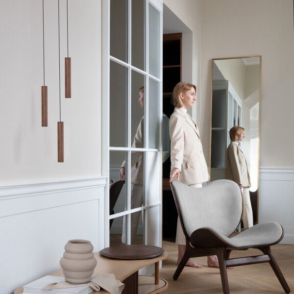 UMAGE lifestyle Audacioustv bench oak hazelnut A Conversation Piece dark oak sterling Chimes cluster dark oak copy kuva