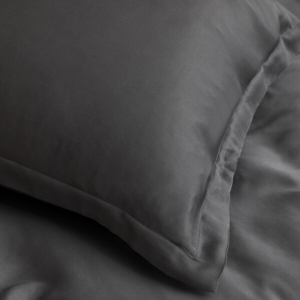 HOME by Tempur Pillow on Duvet zoom Anthracite angled left 04 0155 image