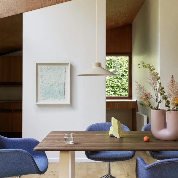 Muuto top pendant 36 sand kink vase image