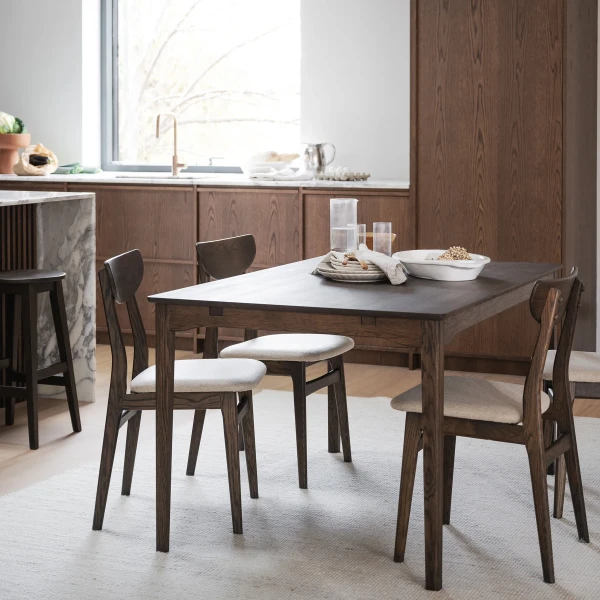 Rowico Rodham Markham dining table in brown oak 01 kuva