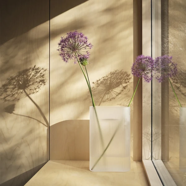 ridge vase 35 white frosted glass muuto org 150 kuva