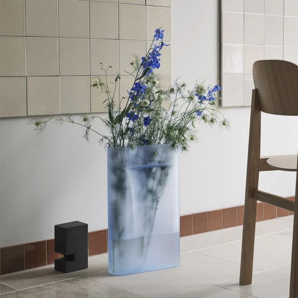 Ridge vase 48 light blue frosted glass muuto kuva