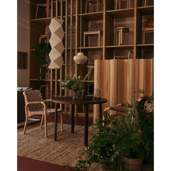 Artek Tokyo Crafted Through Time Aalto Table 91 walnut Armchair 45 elegance leather walnut Armchair 45 natural white webbing A333 turnip Screen 100 kuva