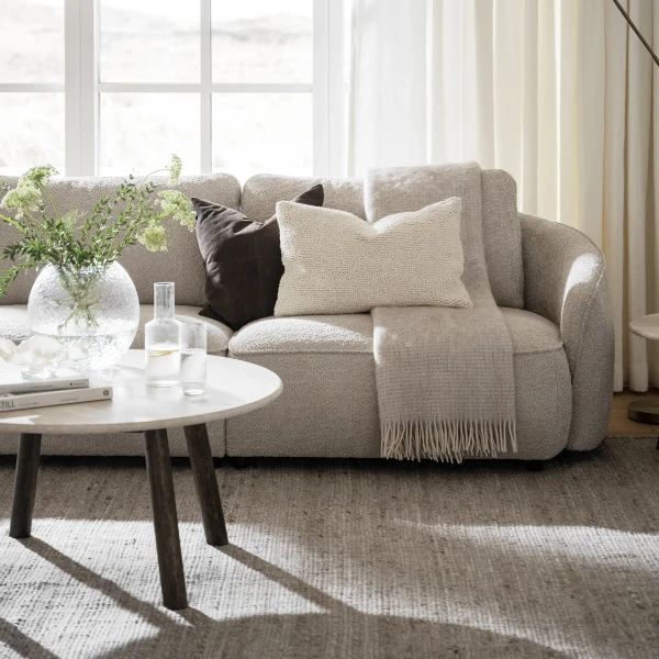 Rowico Norris sofa light beige anna 2 Taransay coffee table beige brown kuva