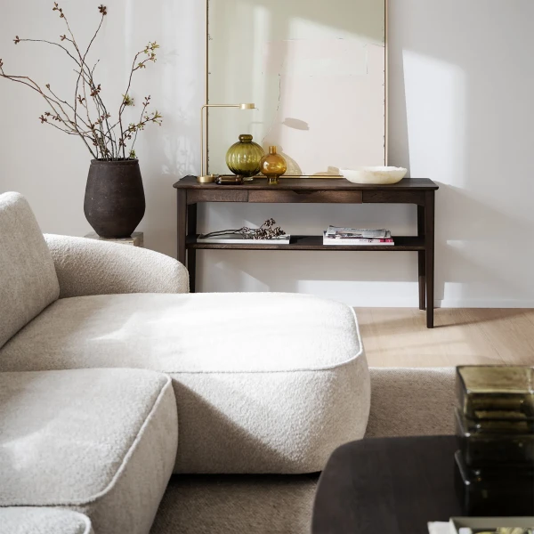 124573 128017 123142 b mb Norris 3 seater chaise longue R light beige Tompkins coffee table square brown oak Markham console table in brown oak 03 kuva