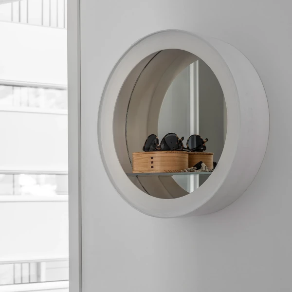 TAC Aski mirror white image