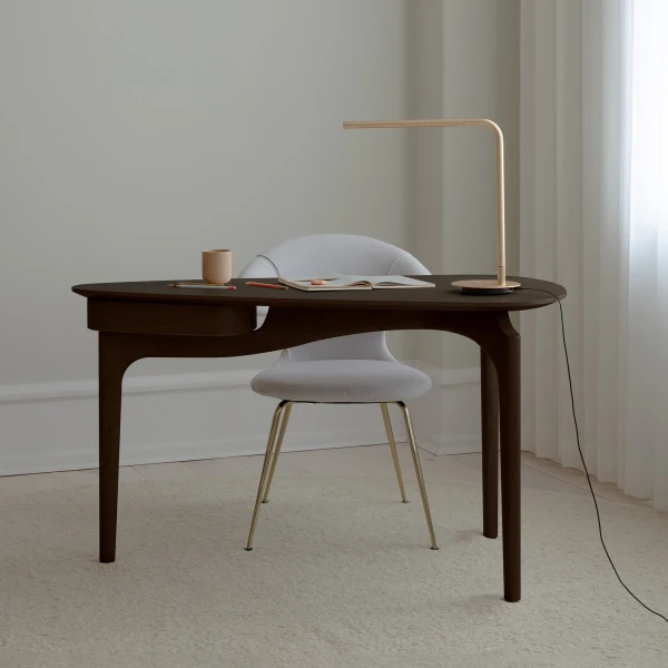 UMAGE lifestyle Duende dark oak Omni table lamp plated brass 2 kuva