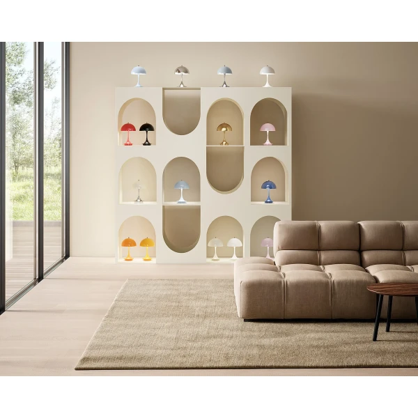 AW24 Panthella 160 Portable Instore unit in kuva