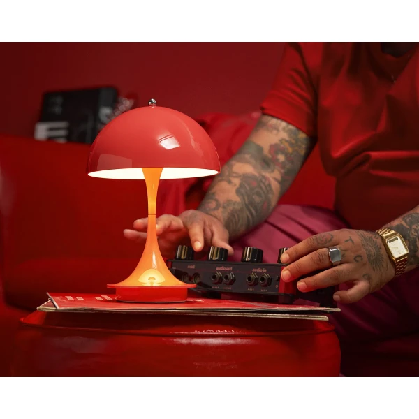 AW24 PanthellaV3 Red 02 kuva