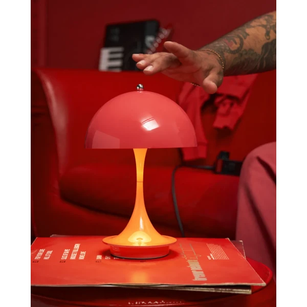 FB IG Carousel AW24 Panthella People Coral 3 9x16 kuva