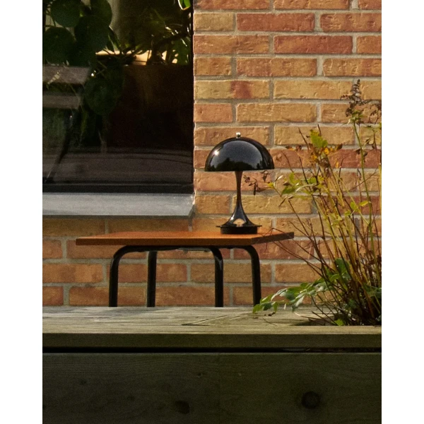 AW24 Panthella160Portable V3 Interior black ON image