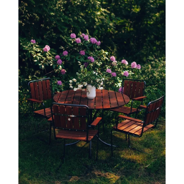 Varax Suvisaari ruskea brun pyorea poyta runt bord 4405 8000 tuoli stol kuva