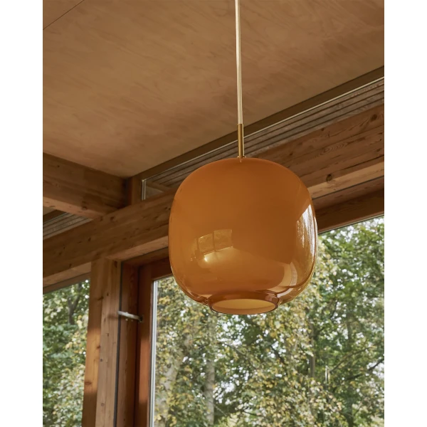 SS25 VL45 Radiohus Pendant Asnaes Amber Close UP OFF kuva