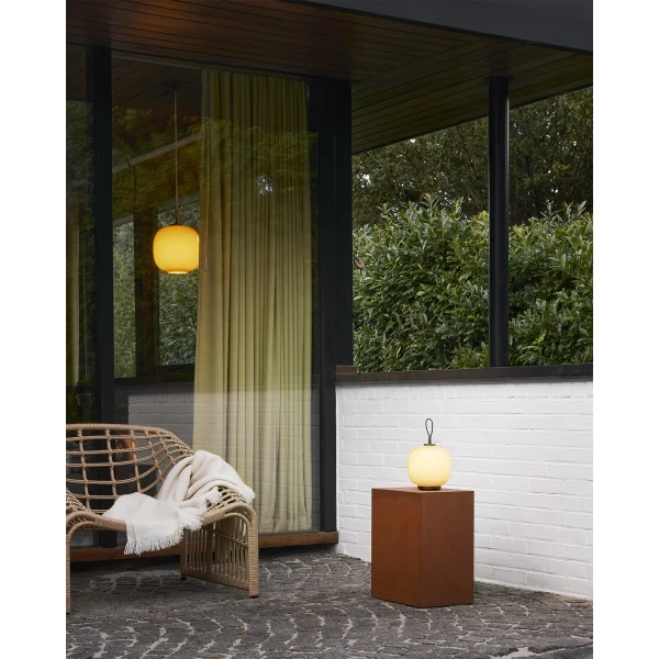 SS25 VL45 Radiohus Pendant 250 Vedbaek Amber Portable Yellow Terrasse kuva