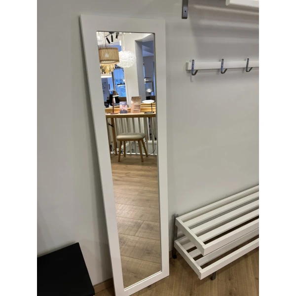 OM eteiskaluste kokonaisuus valkoinen 2 image