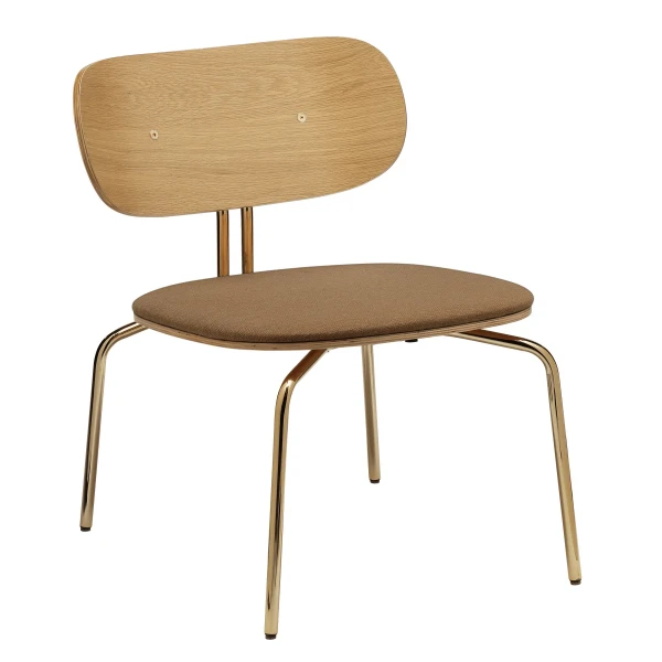UMAGE packshot 5917 1C730 01 Curious lounge chair oak brass sugar brown 2 kuva