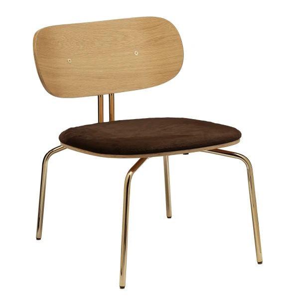 UMAGE packshot 5917 1C730 19 Curious lounge chair oak brass teddy brown 2 kuva