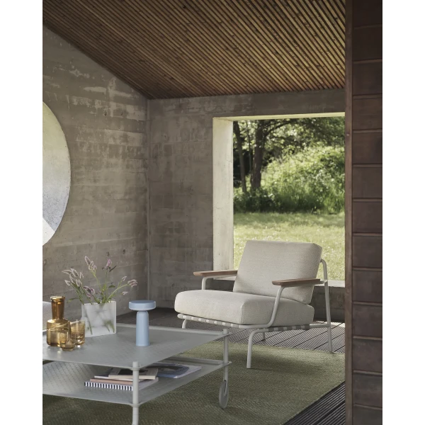 Muuto Settle lounge chair grey flow coffee table kuva