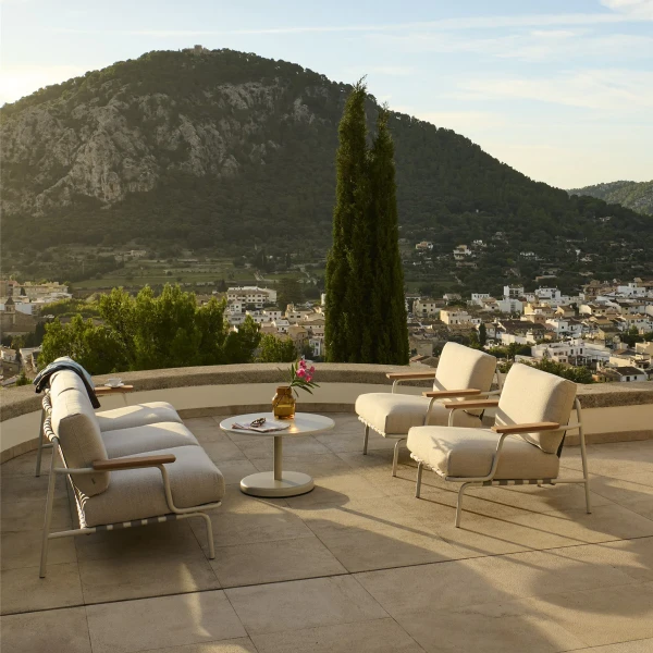 Settle 3 Seater Laze 1 Grey Linear Steel Coffee Table Grey Hi Res 2 kuva