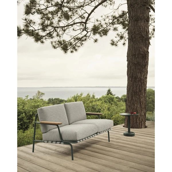 Settle sofa 2 seater ribbed weave 2 dark green linear steel coffee table dark green muuto kuva