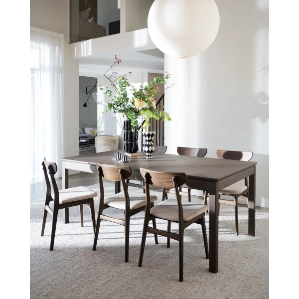 128220 120067 b mb Gardner dining table brown Rodham chair brown beige 03 kuva