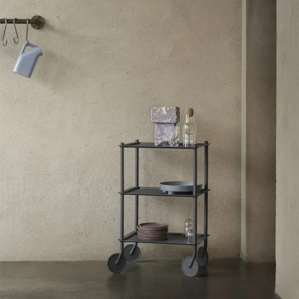 flow trolley blue grey tub jug pale blue corky carafe raise glasses platform tray blue grey muuto org 150 kuva