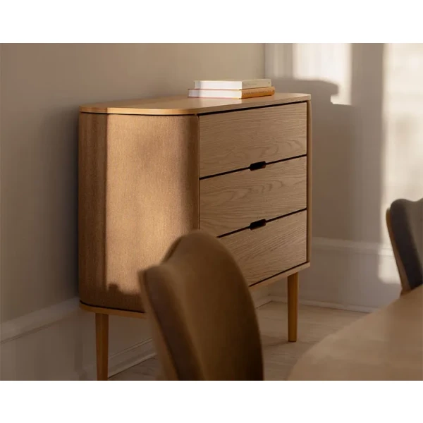 743x651 0001 UMAGE lifestyle Treasures dresser oak sugar brown kuva