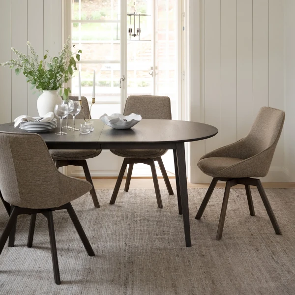 117866 117633 b mb Alison chair dark beige Filippa dining table oval brown 03 kuva