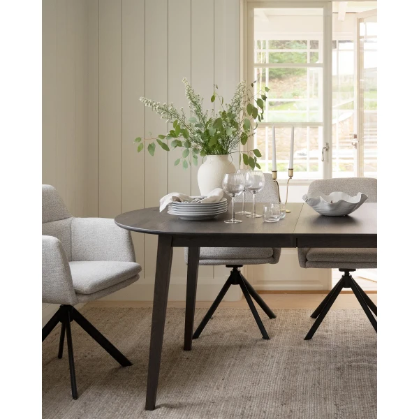 123222 117633 b mb Gladstone chair light beige Filippa dining table oval brown kuva