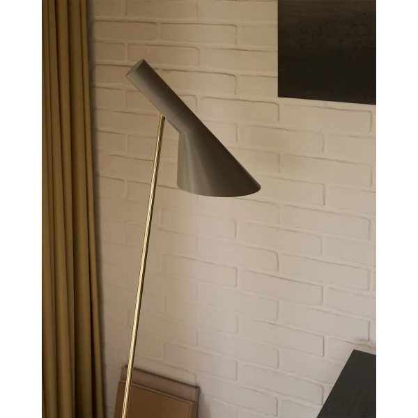 SS25 AJ Grey Brass Vedbaek AJ Floor Close Up Shade kuva
